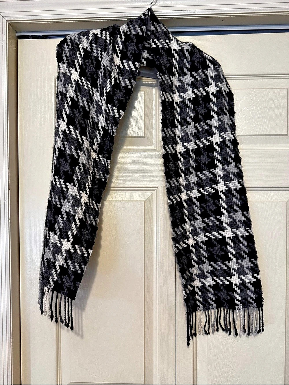 Charter Club Cashmere Houndstooth Scarf in Black & White